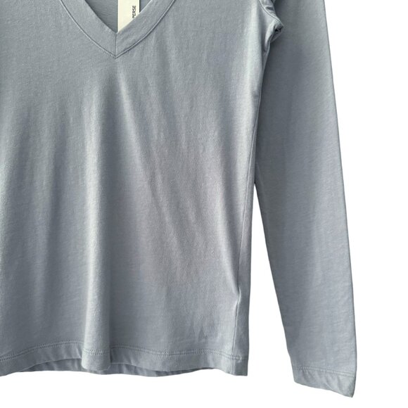 ๐ Standard James Perse Deep V-Neck Tee - Picture 5 of 7